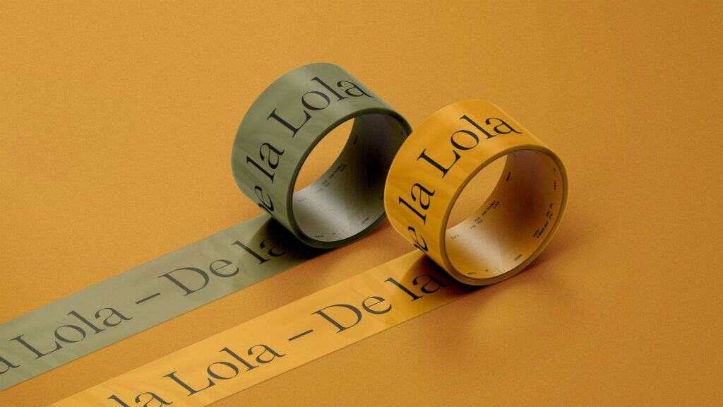 Cinta y materiales de marca de De la Lola por Mariona Agency