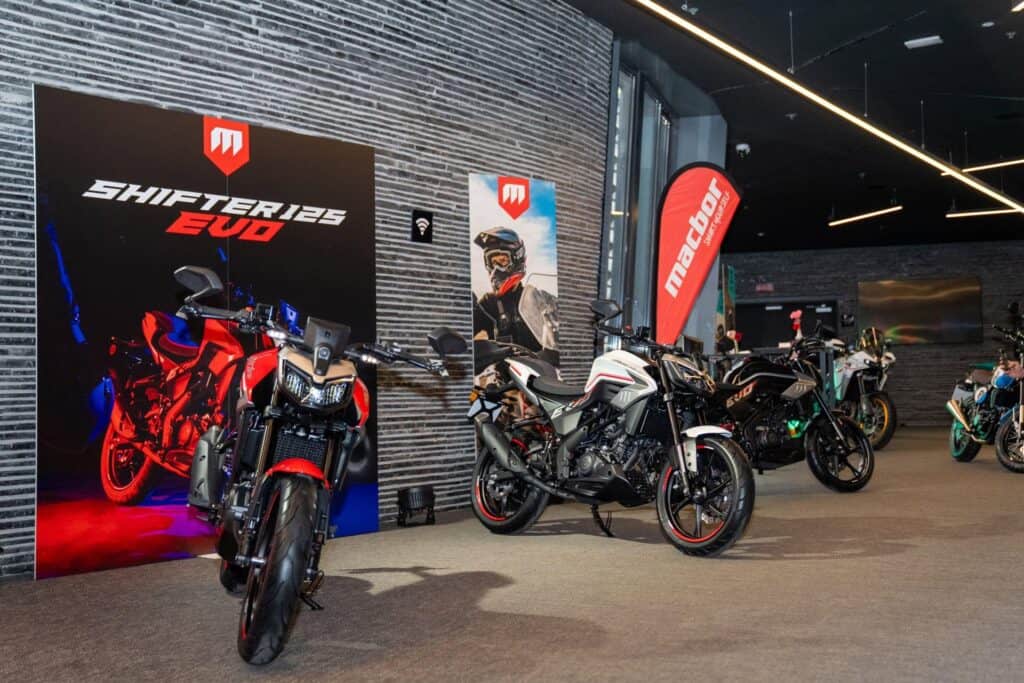 Zona de exposición de modelos en la convención de Grupo Motos Bordoy 2026