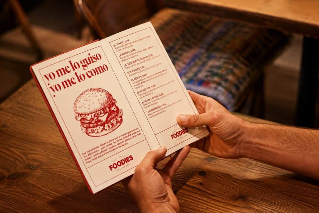 Páginas en blanco de la carta de Foodies, concepto de Mariona Agency