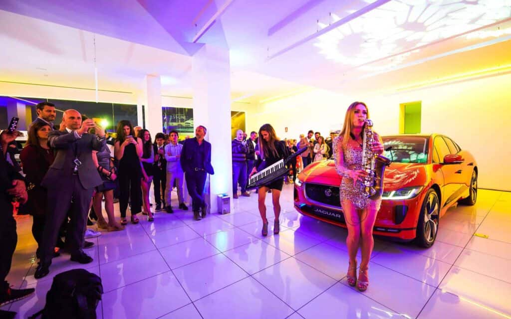 Ambiente de la inauguración del concesionario Jaguar Land Rover de LandMotors