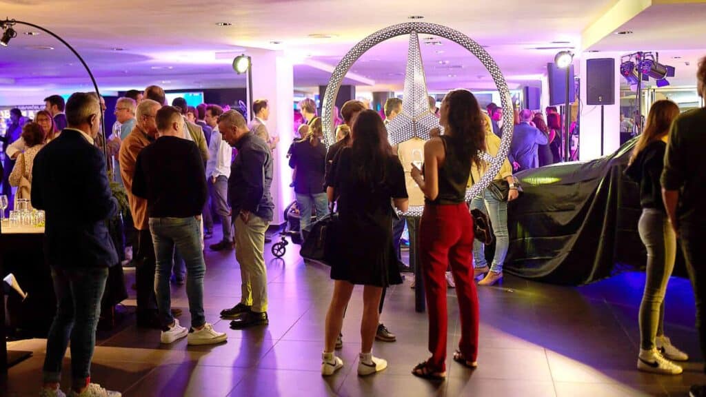 Escenografía del evento de presentación del Mercedes-Benz GLC diseñada por Mariona Agency