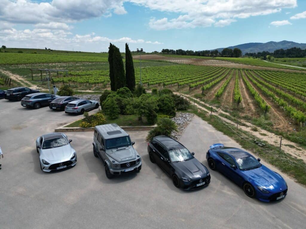 Flota Mercedes-Benz aparcada en las Cavas Vilarnau al final de la jornada Dreamer