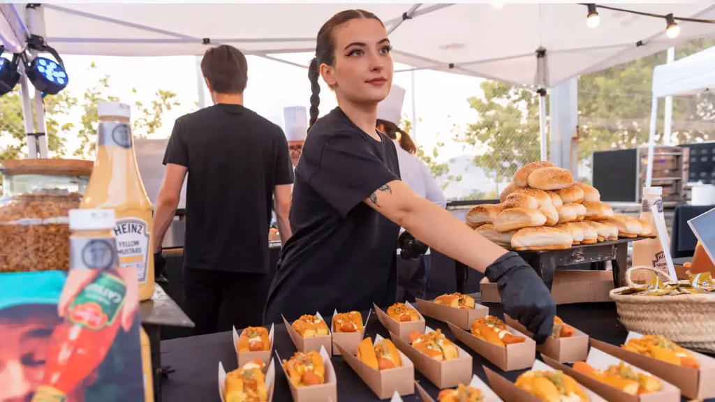 Zona de catering del evento de NTT DATA coordinada por Mariona Agency