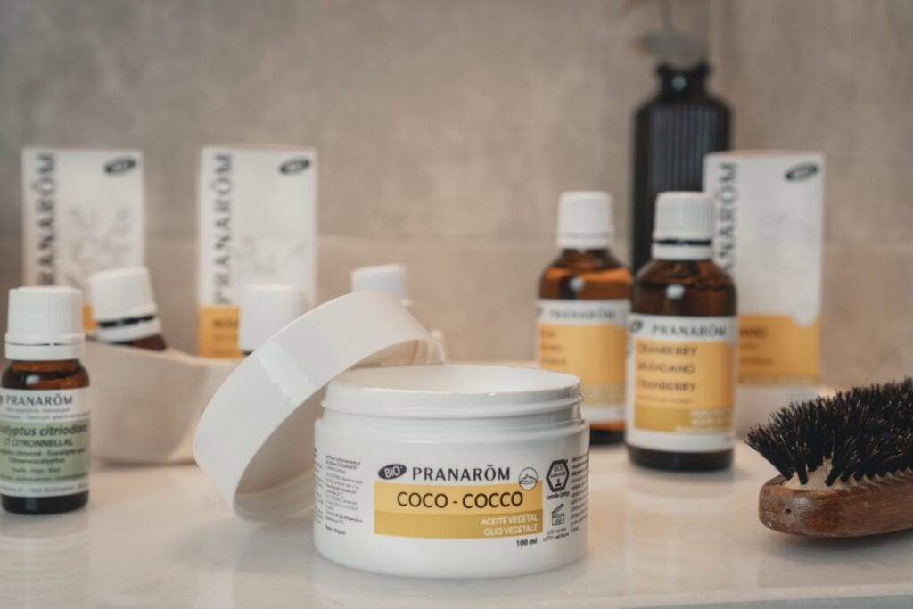 Gama de productos de Pranarôm sobre una encimera