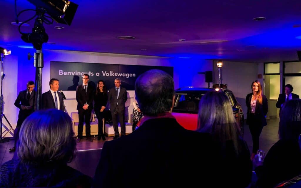 Volkswagen T-Roc expuesto en el concesionario Motorsol de La Bonanova
