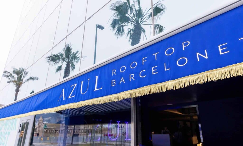 Aplicaciones de la identidad de Azul Rooftop Barceloneta, por Mariona Agency