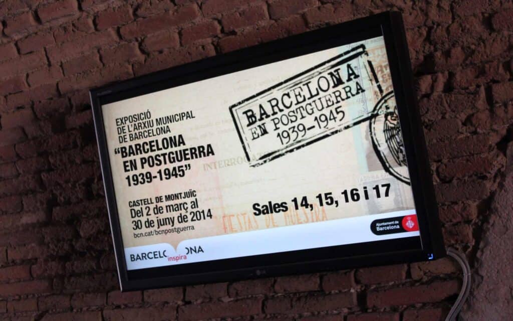 Aplicación gráfica en sala de la exposición del Ajuntament, por Mariona Agency