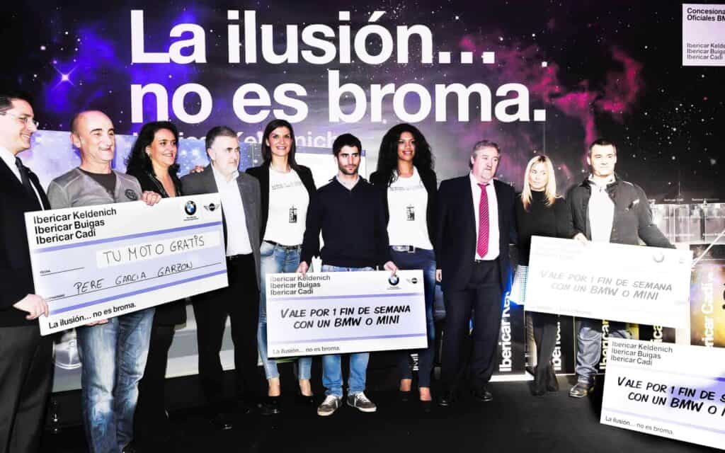 Puesta en escena del acto BMW No es Broma firmada por Mariona Agency