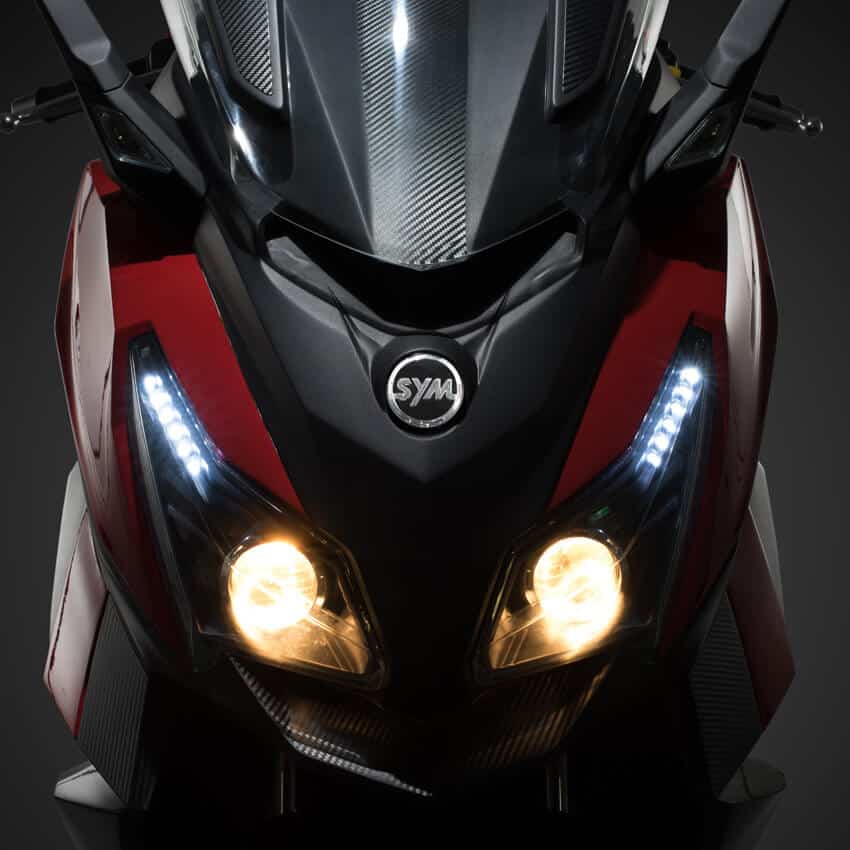 Moto SYM fotografiada por Mariona Agency para su web de marca