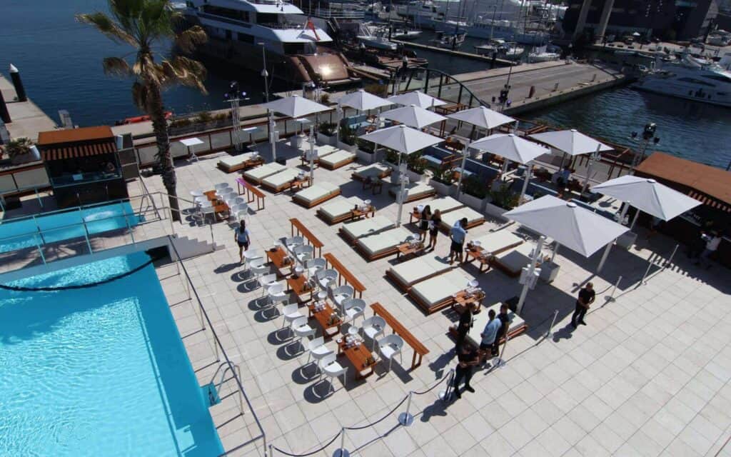 Aplicaciones gráficas de Café del Mar Barcelona firmadas por Mariona Agency