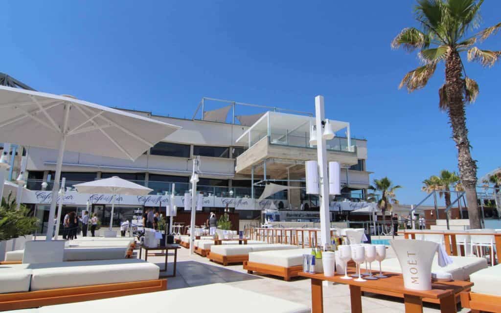 Detalle de identidad de Café del Mar Barcelona, obra de Mariona Agency