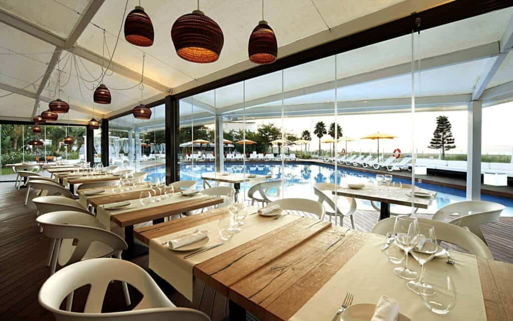 Naming y branding del beach club CBC creados por Mariona Agency