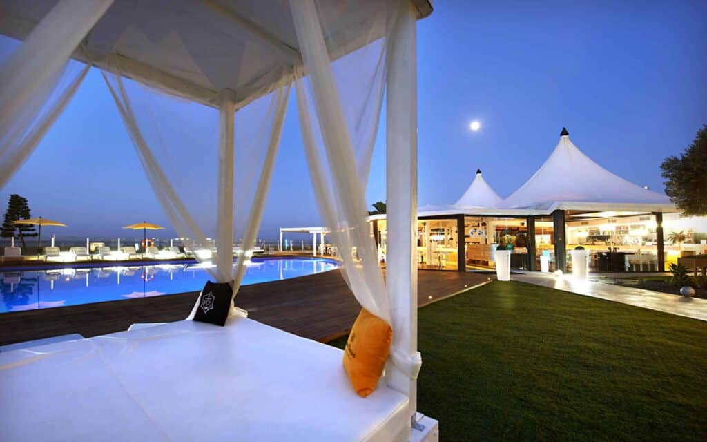 Universo visual del beach club CBC construido por Mariona Agency