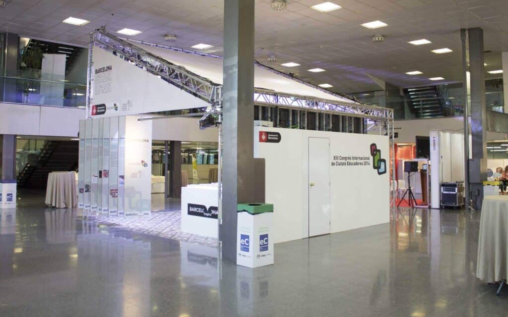 Stand del Ajuntament de Barcelona finalizado por Mariona Agency en la Fira de Montjuïc