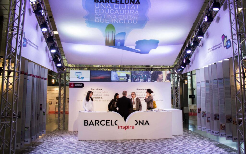 Stand institucional para el Ajuntament de Barcelona diseñado por Mariona Agency