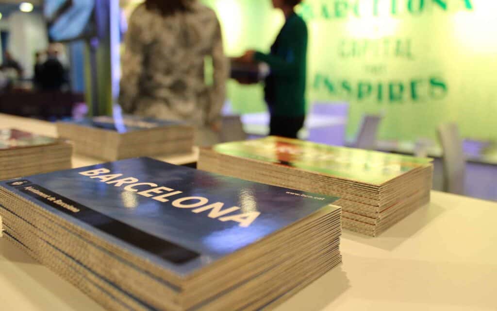 Montaje del stand de Barcelona ejecutado por Mariona Agency en la Fira del Llibre