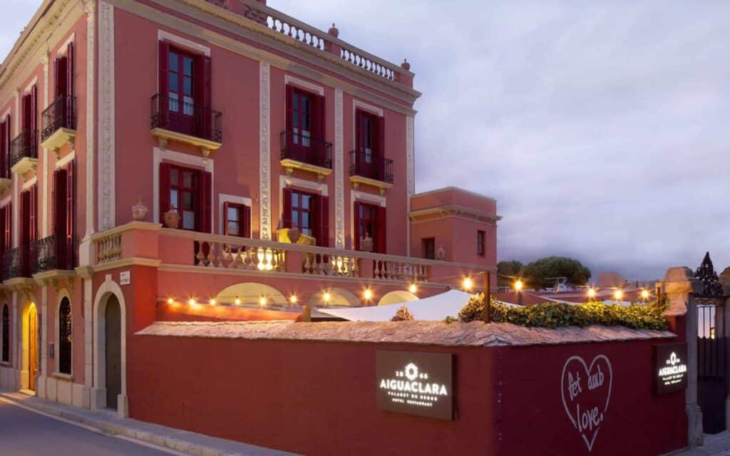 Rebranding del Hotel Boutique Aiguaclara de Begur firmado por Mariona Agency