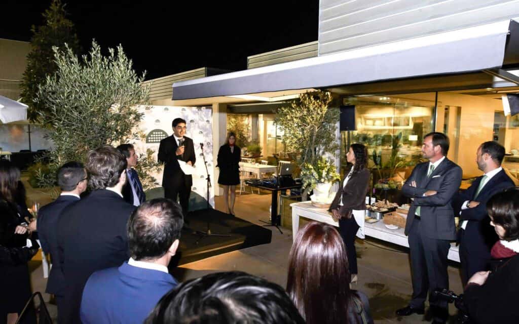 Imagen gráfica de la inauguración de Augusta Padel, diseño Mariona Agency