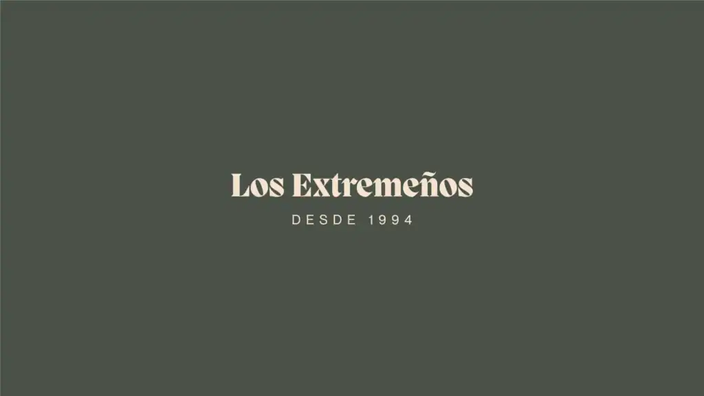 Logotipo de Los Extremeños sobre fondo verde, diseñado por Mariona Agency