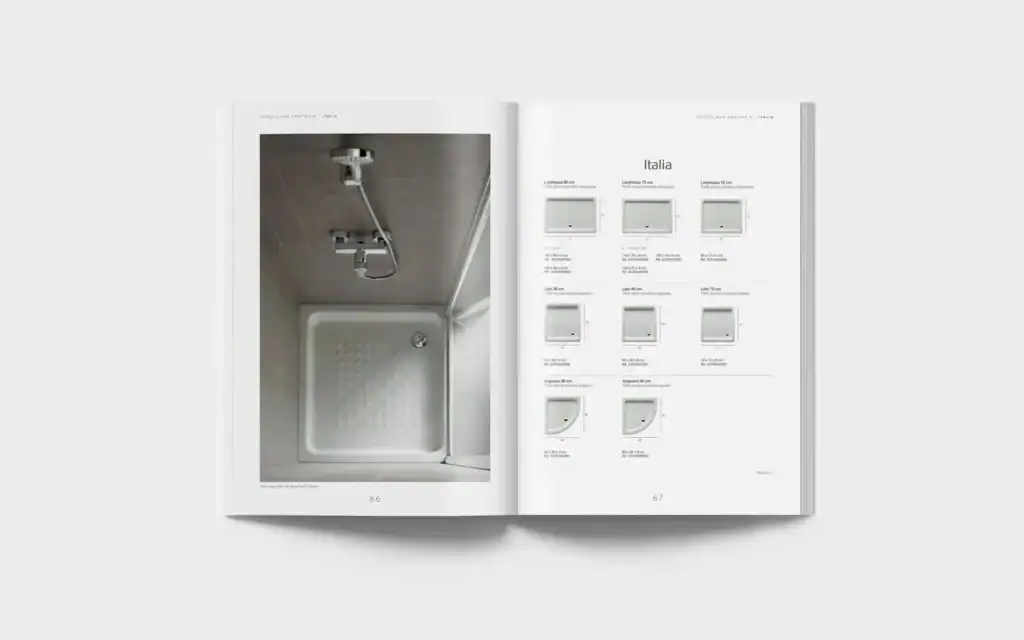 Página del catálogo de Roca con ambiente de ducha, diseño editorial de Mariona Agency