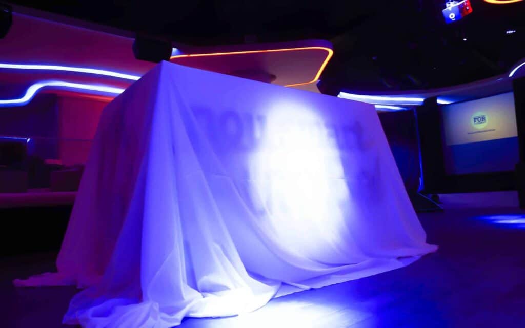 Escenografía nocturna del evento de presentación smart en Pacha Barcelona