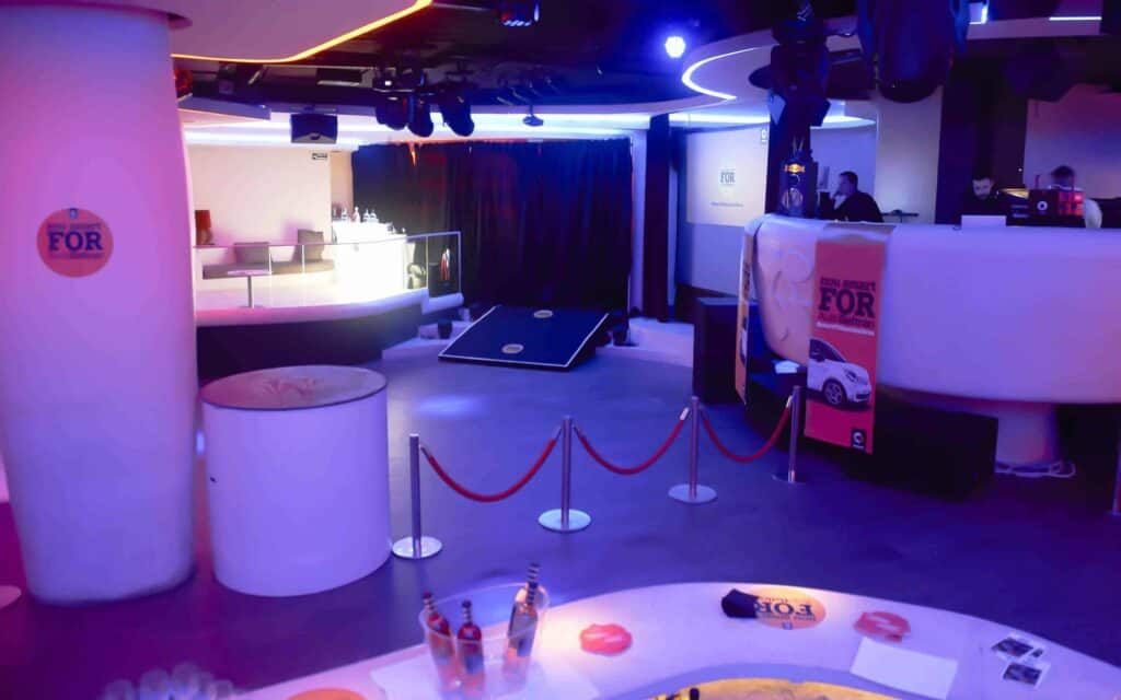 Ambiente nocturno del evento smart de AutoBeltran en Barcelona