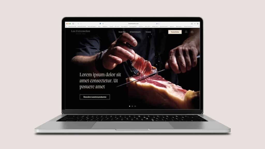 Diseño web de Los Extremeños en fondo oscuro, Mariona Agency