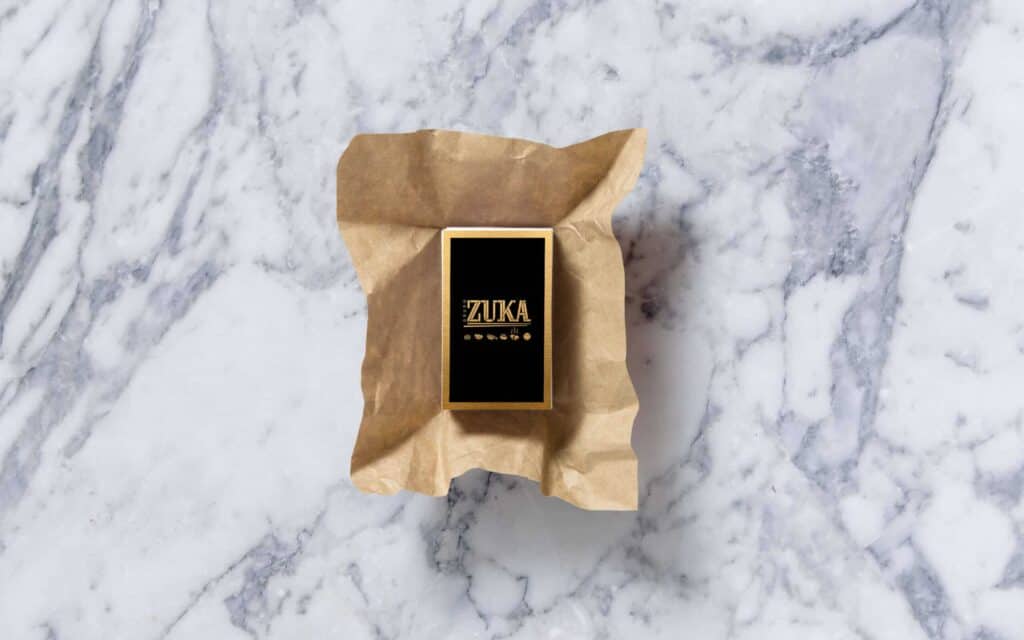 Detalle tipográfico de la identidad de Zuka firmada por Mariona Agency