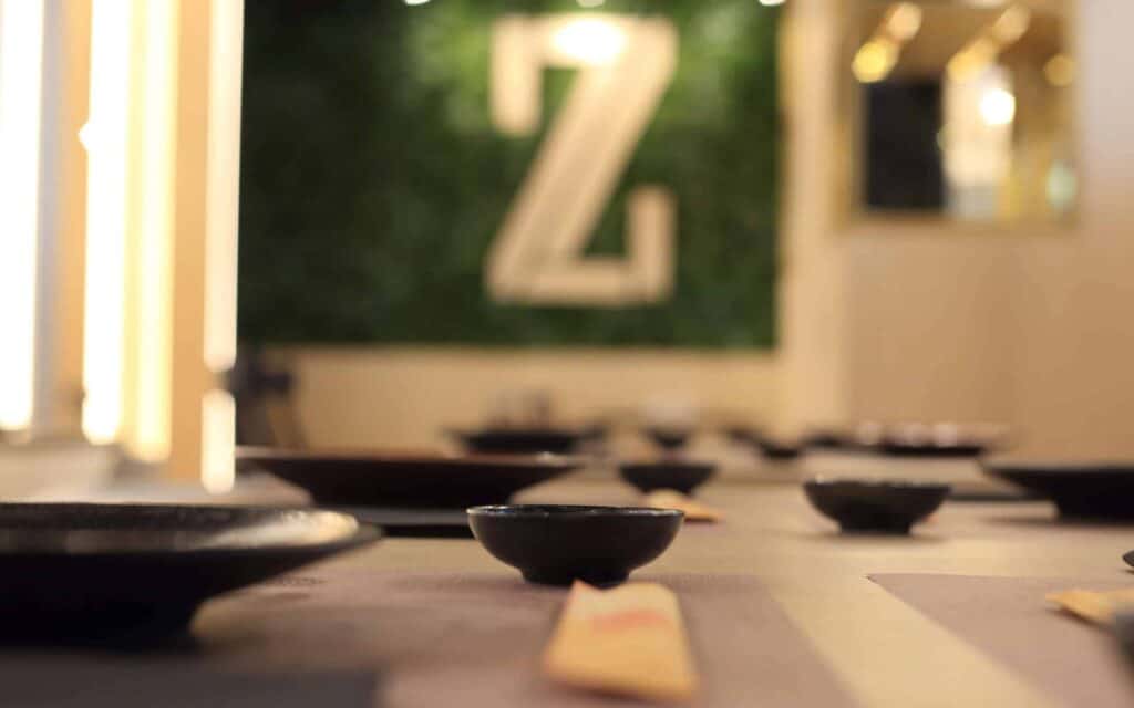 Logotipo de Zuka aplicado en soportes, diseño de Mariona Agency