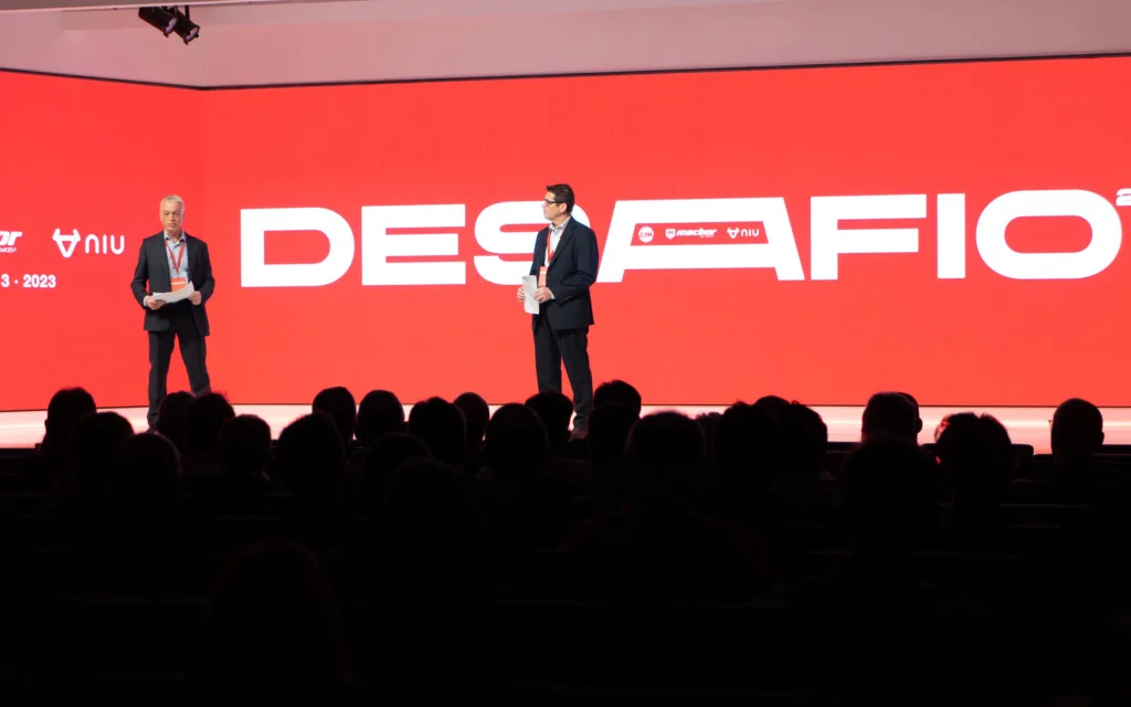 Grupo Motos Bordoy’s “Desafío” convention in 2023: the red screen and a full house