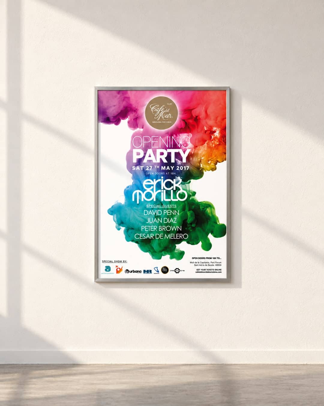 Recreación: cartel de la fiesta de apertura de Café del Mar enmarcado en una pared
