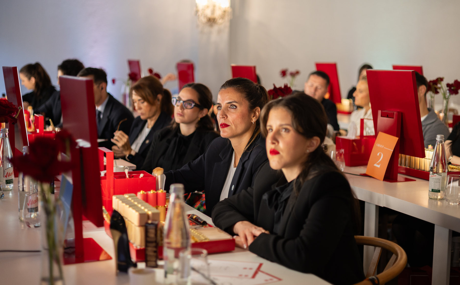 Participantes con los labios rojos tras la masterclass de labios