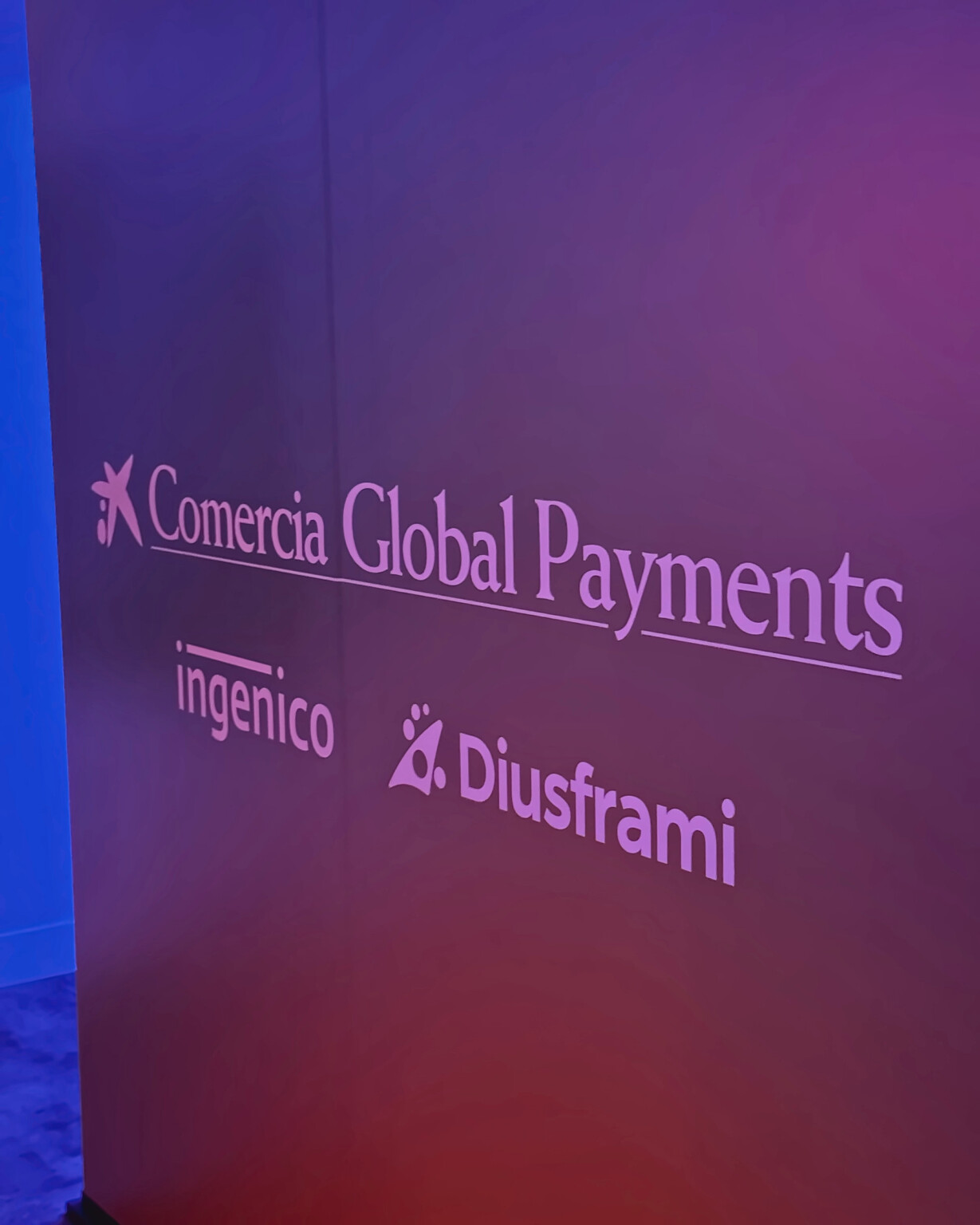 Comercia Global Payments, Ingenico and Diusframi projected on a lit wall at the COMINDI'26 event