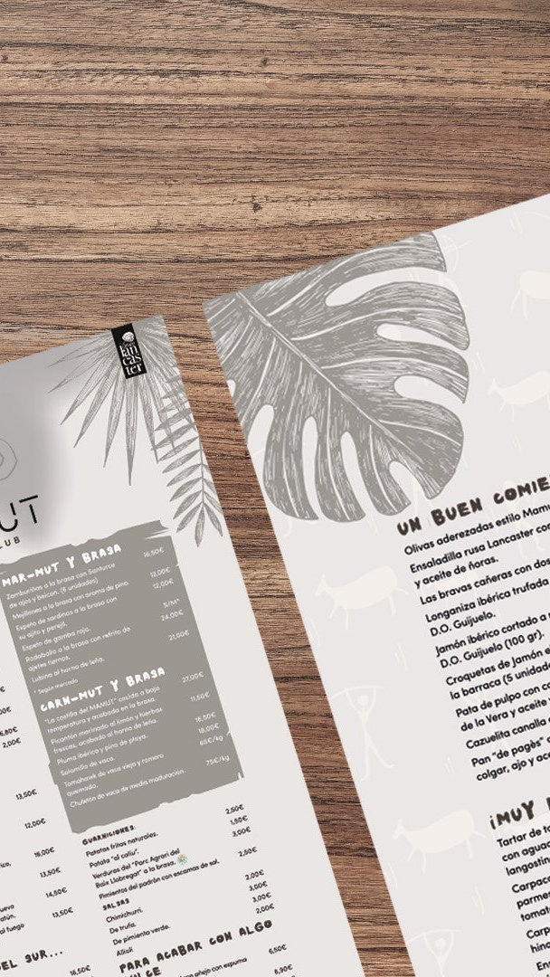 La carta de Mamut Beach Club, con hojas tropicales