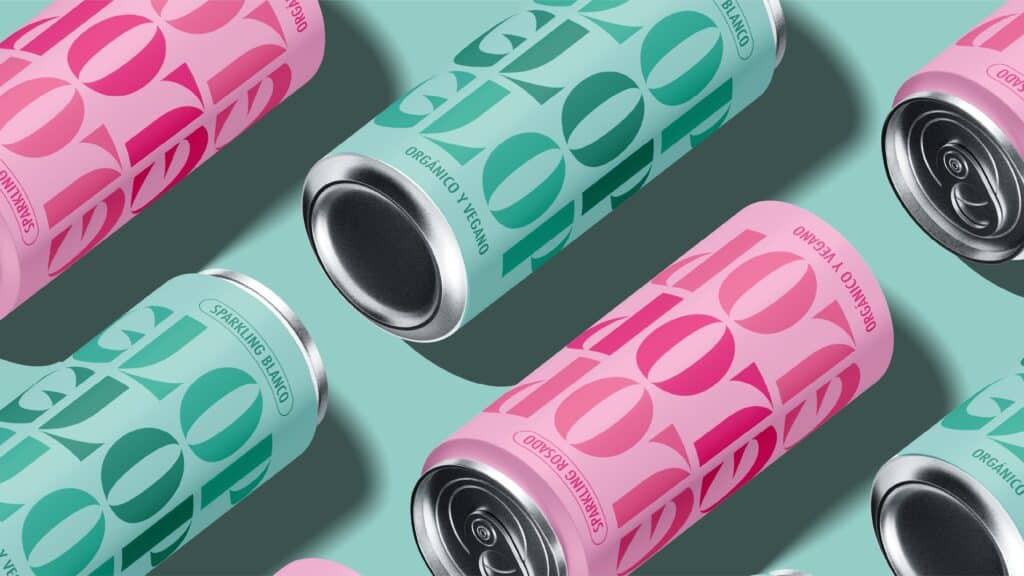 Latas de Glop sparkling blanco y rosado sobre verde
