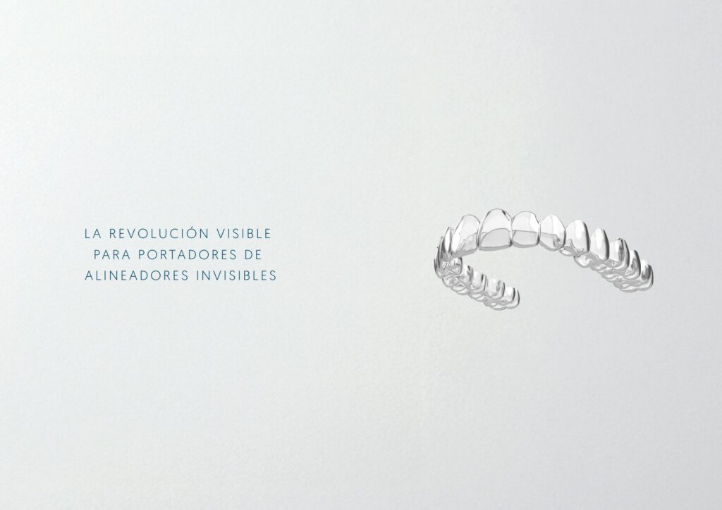 Folleto de Lacer Aligner: La revolución visible para portadores de alineadores invisibles