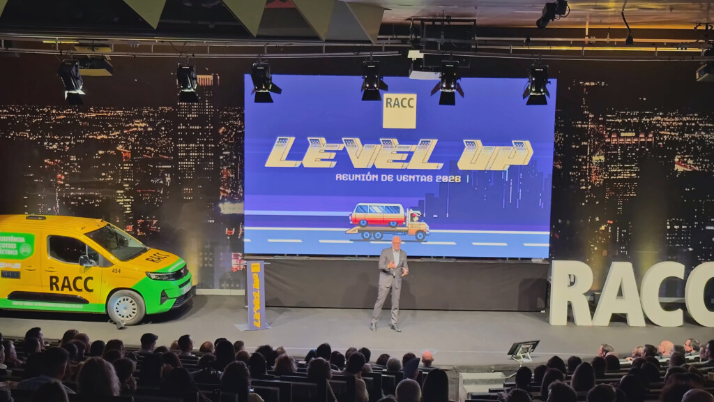 The stage at RACC’s 2026 sales meeting with Level Up, the roadside assistance van and the RACC letters