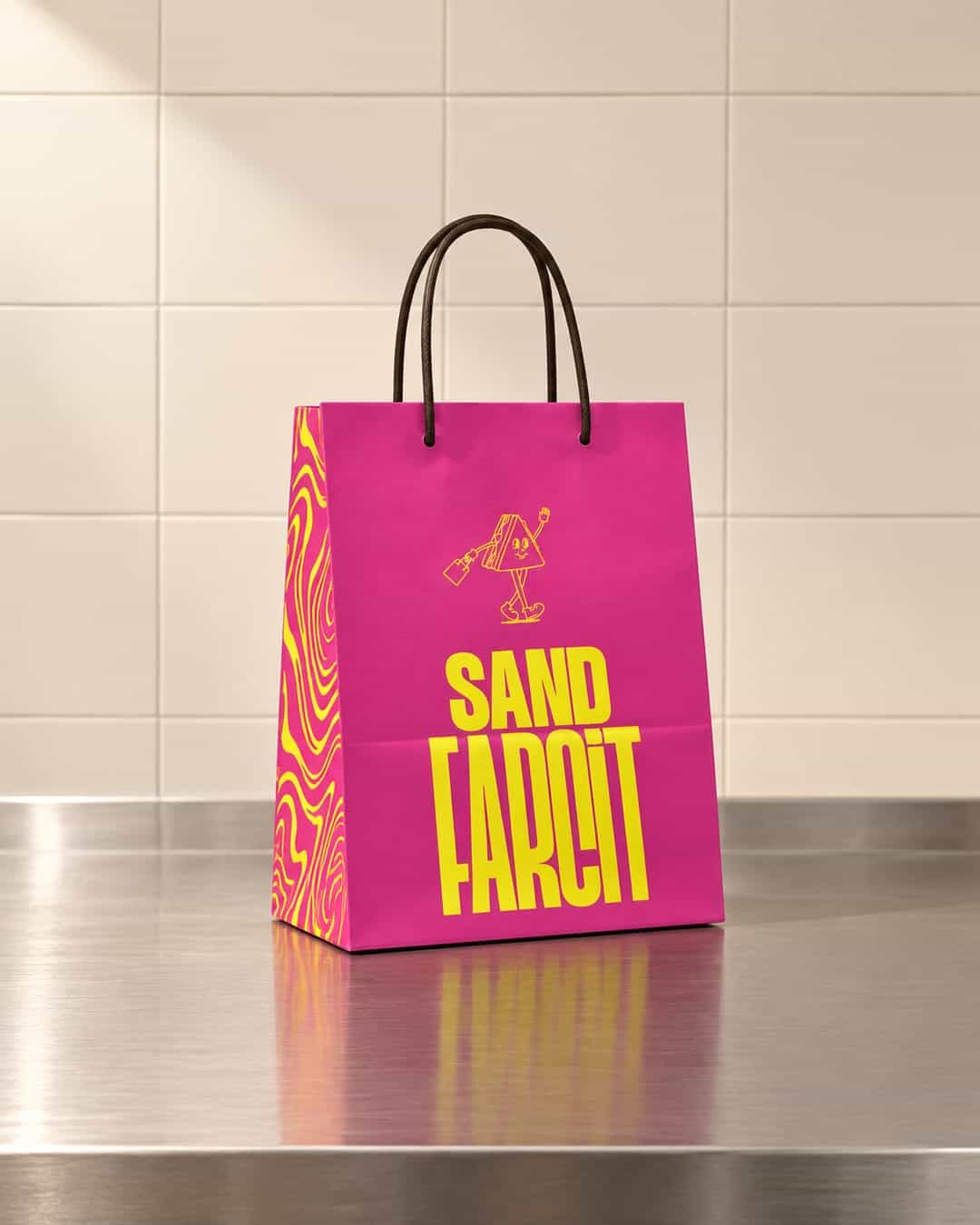 Recreación: bolsa de papel de Sand Farcit sobre una encimera de acero