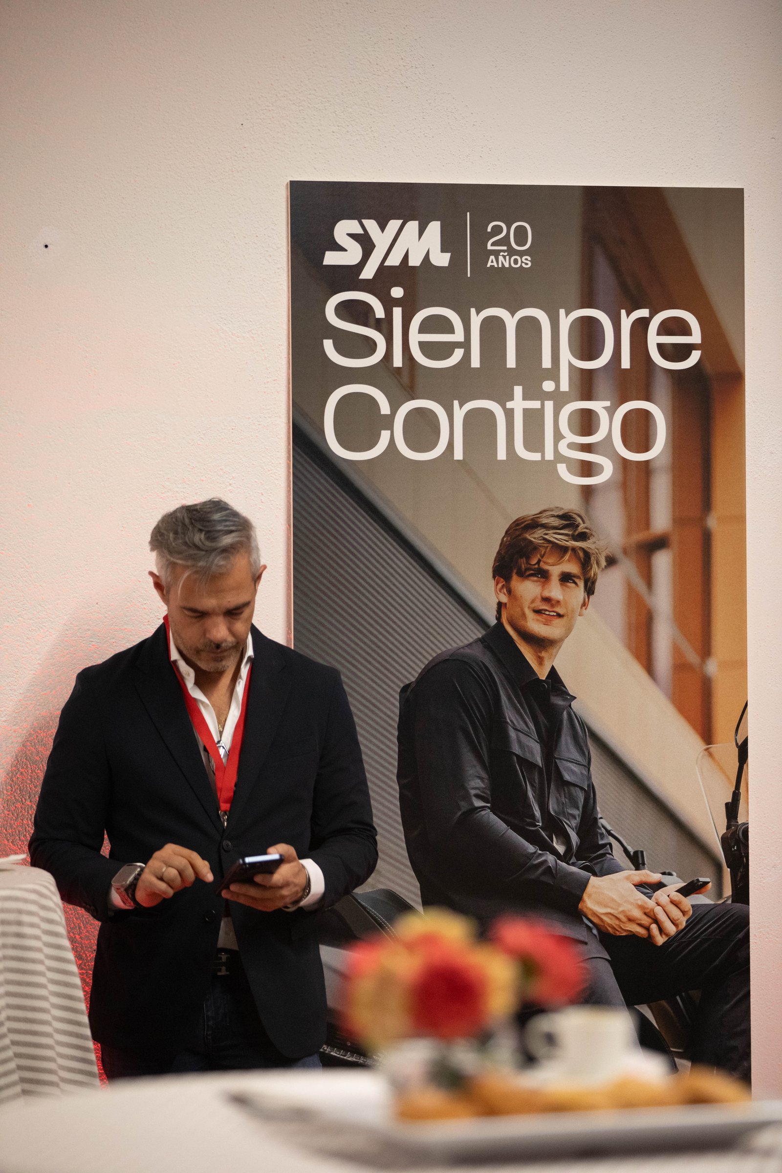 Cartel de SYM 20 años, «Siempre Contigo», en la celebración