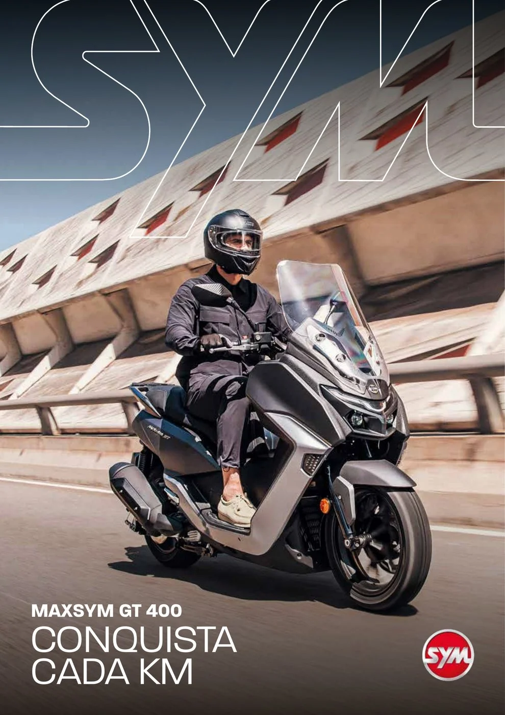 Portada del catálogo de 2025 del Maxsym GT 400: «Conquista cada km»