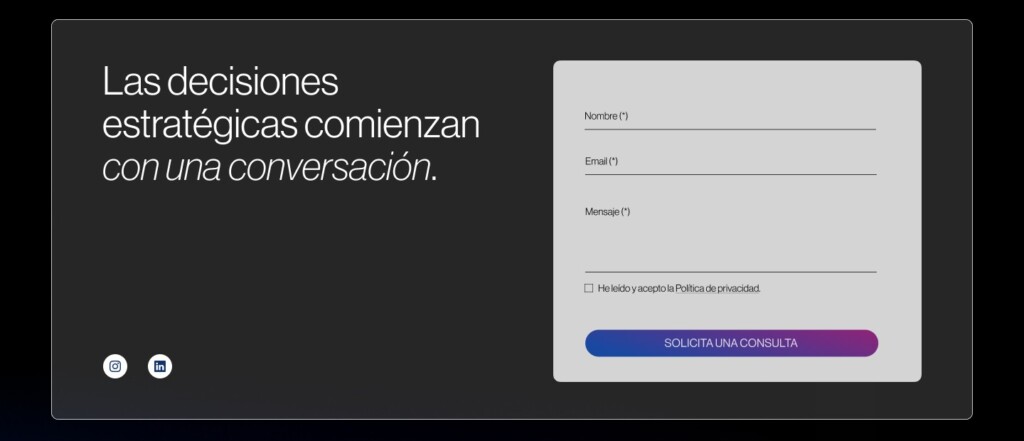 Diseño del bloque de contacto de la web de Eplus Consultores: «Las decisiones estratégicas comienzan con una conversación» y formulario de consulta