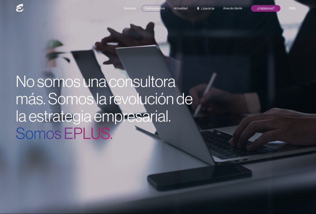 Diseño de la página Quiénes somos de Eplus Consultores: «No somos una consultora más. Somos EPLUS»