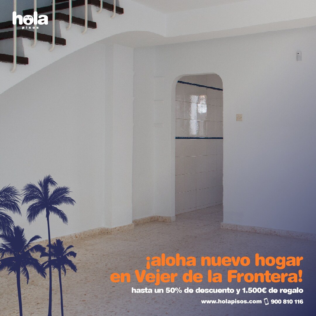 The “¡aloha nuevo hogar!” campaign in Vejer de la Frontera, with palm trees