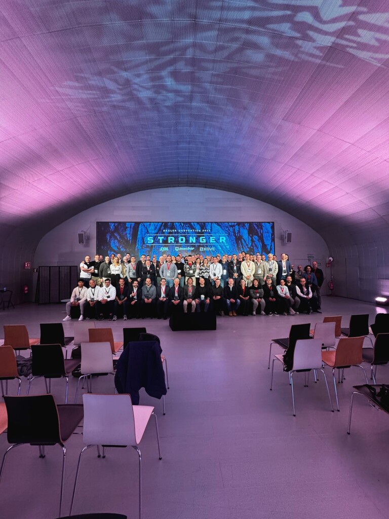 La red de concesionarios de Grupo Motos Bordoy bajo la bóveda de la sala de la convención 2025