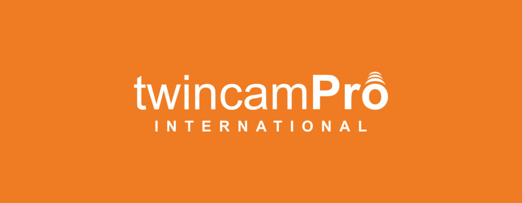 Logotipo de TwincamPro International en blanco sobre el naranja corporativo