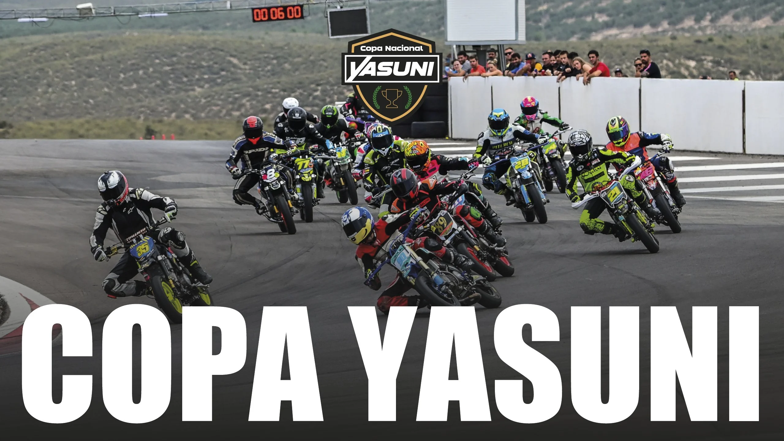 Portada del dossier de la Copa Yasuni: la salida de una carrera y el titular Copa Yasuni