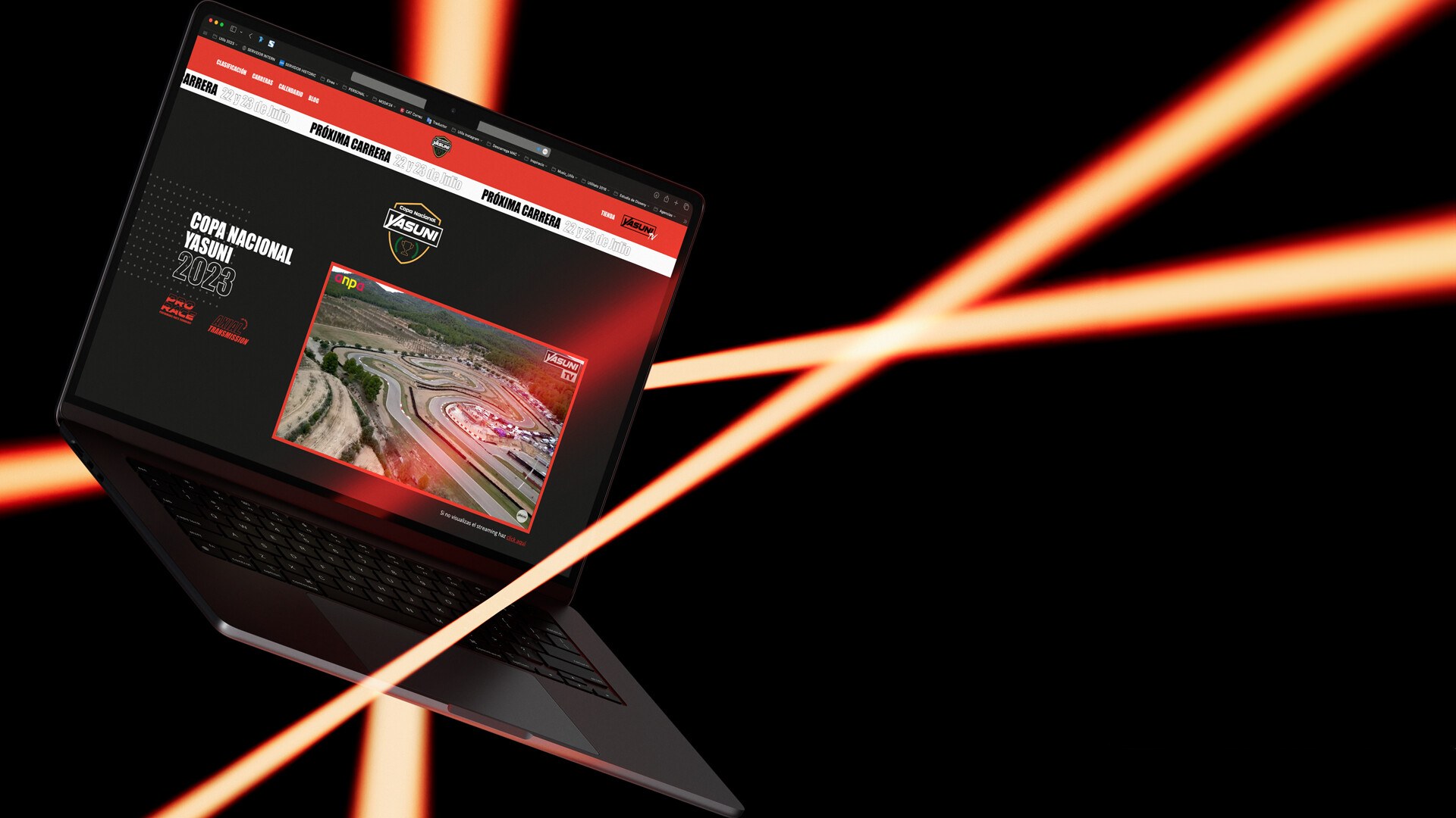 La web de la Copa Nacional Yasuni 2023 en un portátil, con la cuenta atrás de la próxima carrera, entre haces de luz roja